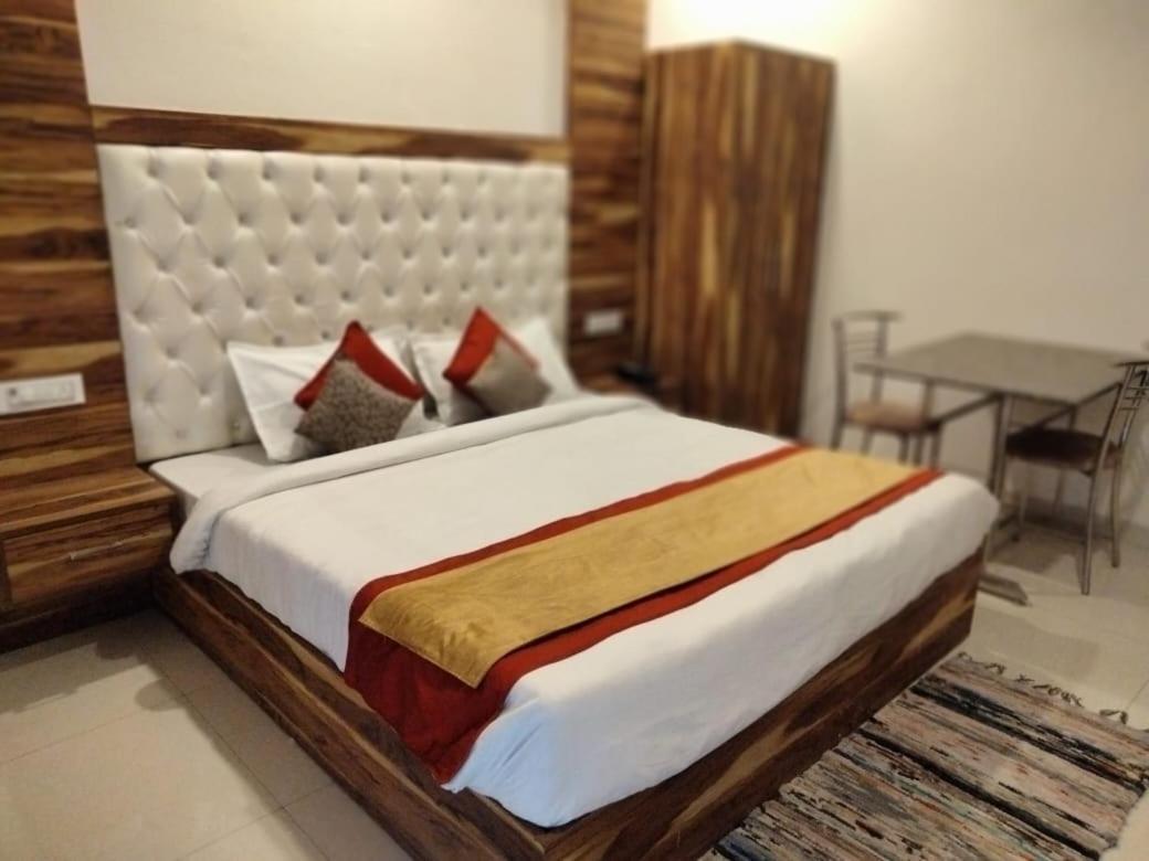 Hotel D Plaza Zirakpur Extérieur photo