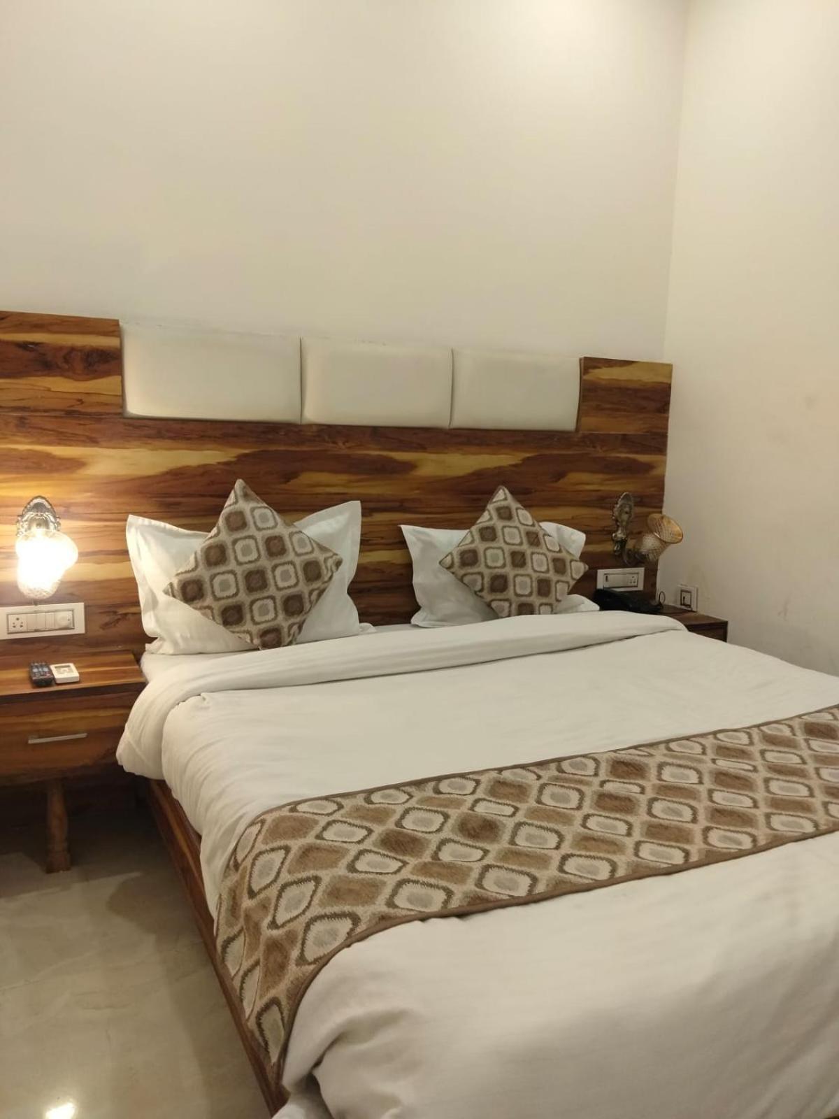 Hotel D Plaza Zirakpur Extérieur photo