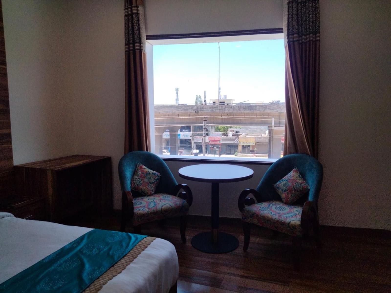 Hotel D Plaza Zirakpur Extérieur photo